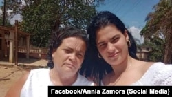 Annia Zamora y su hija Sissi Abascal en una foto de archivo. (Tomada de Facebook/Annia Zamora)