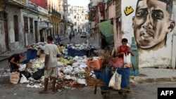 La Habana se ha convertido en un gran basurero, denuncian residentes en la capital cubana. (Yamil Lage/AFP)