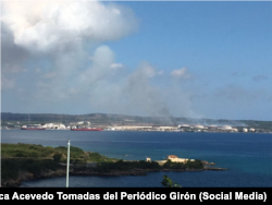 Vista de la columna de humo provocada por un incendio ocurrido el 5 de junio de 2024 en Matanzas.