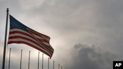 Foto de archivo. La bandera estadounidense ondea en la Embajada de EEUU en La Habana, Cuba. (AP/Ramón Espinosa, Archivo)