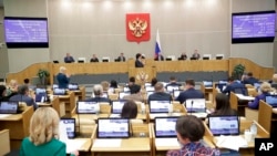 FOTO ARCHIVO. Los oradores asisten a una sesión en la Duma Estatal, la Cámara Baja del Parlamento ruso en Moscú, Rusia, el 14 de julio de 2023. The State Duma, the Lower House of the Russian Parliament via AP.