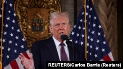 El presidente electo de EEUU, Donald Trump, hace comentarios en Mar-a-Lago en Palm Beach, Florida, Estados Unidos, el 7 de enero de 2025. REUTERS/Carlos Barria