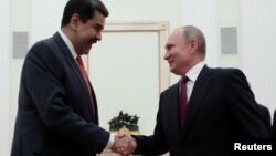 El presidente ruso Vladimir Putin y su homólogo venezolano Nicolás Maduro durante una reunión en el Kremlin en 2019.