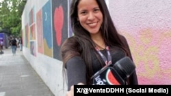 La periodista venezolana Ana Carolina Guaita Barreto fue acusada de instigación al odio, terrorismo, y obstrucción de la vía pública. (X/@VenteDDHH)