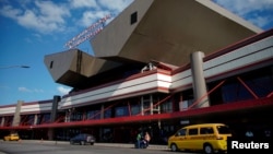 Entrada del Aeropuerto Internacional José Martí, en La Habana. (REUTERS/Alexandre Meneghini/Archivo)