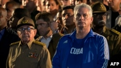 Miguel Díaz-Canel junto al exgobernante cubano Raúl Castro. (Yamil Lage/AFP)