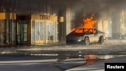 Captura de video tras la explosión de un Cybertruck Testa frente al hotel de Trump en Las Vegas, el 1ro de enero de 2025. (Alcides Antunes/vía REUTERS)